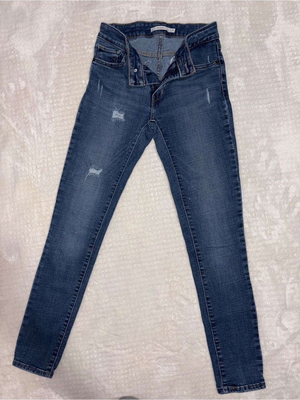 Levi's Dark Blue Skinny Jeans with Subtle Distress